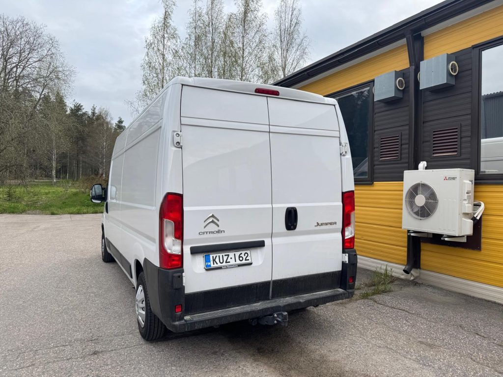 Pakettiauton vuokraus Riihimäki