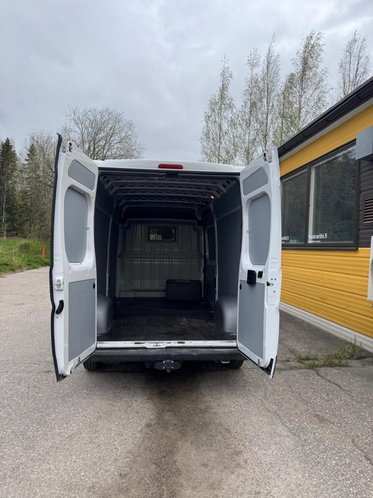 Pakettiauto Riihimäki